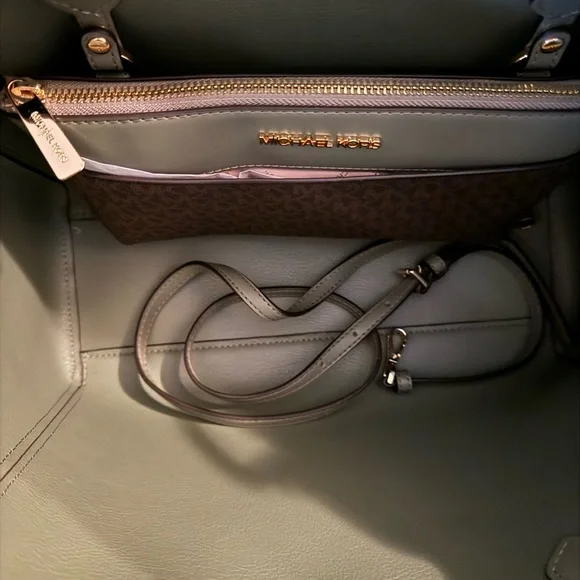 Michael Kors Maise 3 piece set - Picture 3 of 4